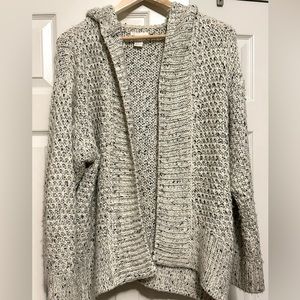 H&M Women’s Black & white knitted sweater